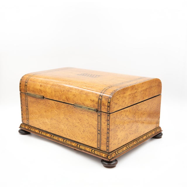 Wood Bird’s-Eye Maple Box With Tumbling-Block Inlays English, Circa 1830 For Sale - Image 7 of 14