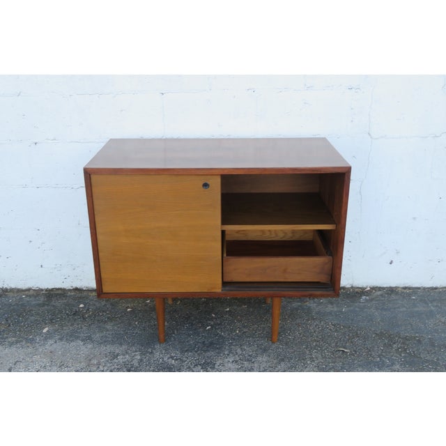 Mid 20th Century Mid Century Modern Server Buffet Tv Cabinet 6266 For Sale - Image 5 of 17