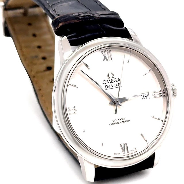 A timeless and elegant Omega De Ville Prestige watch featuring a classic dress-watch aesthetic with clean lines and Swiss...