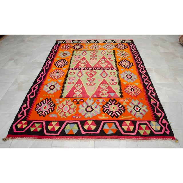 1960s Vintage Turkish Kilim Handwoven Rug - 5′6″ × 8′4″ For Sale - Image 6 of 13