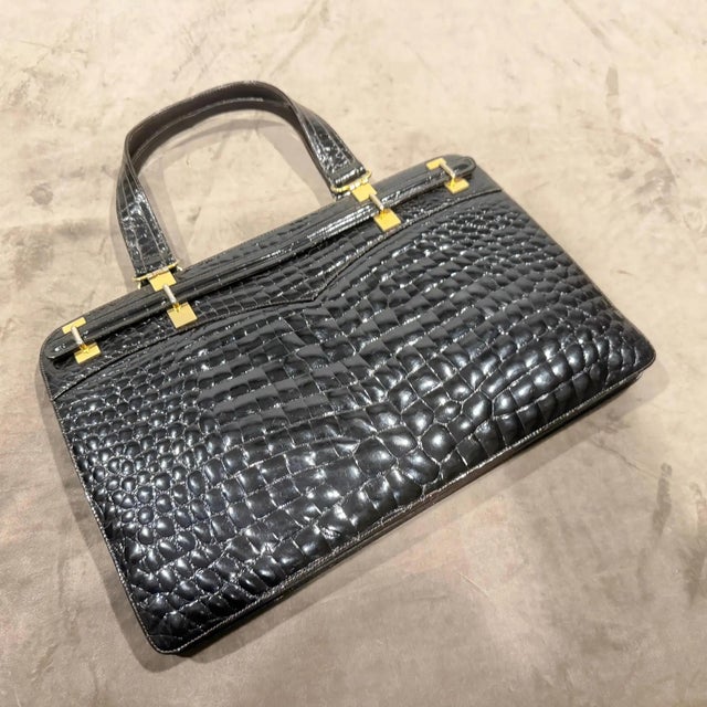 1970s Vintage Glossy Embossed Black Leather and Brass Italian Hand Bag For Sale - Image 4 of 10