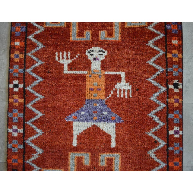 1960s Vintage Hand-Knotted Primitive Turkish Rug Runner Ancient Alien Motif - 2′8″ × 10′8″ For Sale - Image 9 of 13
