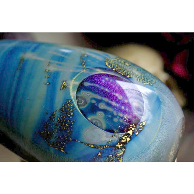 Robert Eickholt “Cosmic Blue” Dichroic Glass Vase – Iridescent Studio Art Glass, 1982 For Sale - Image 4 of 4