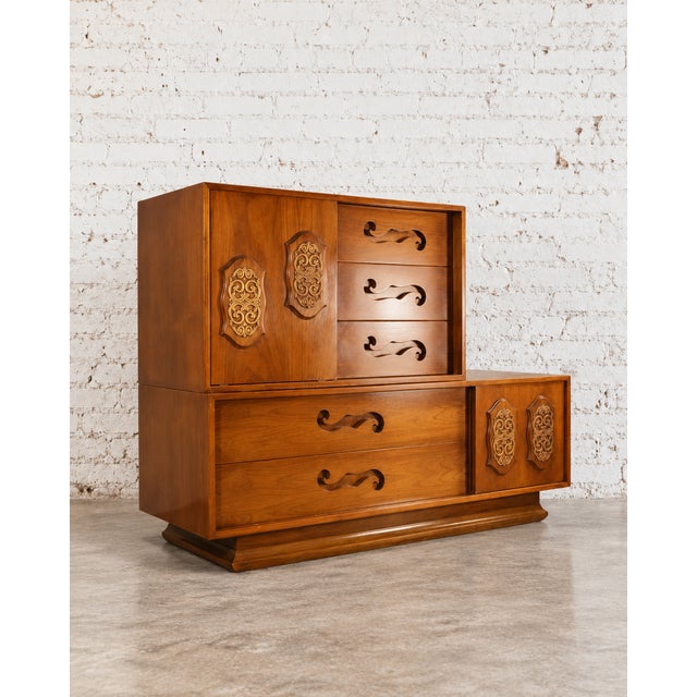 Mid-Century Modern Young Manufacturing 1960's Vintage Mid Century Modern Brutalist 2 Piece Highboy Dresser, Attributed For Sale - Image 3 of 4