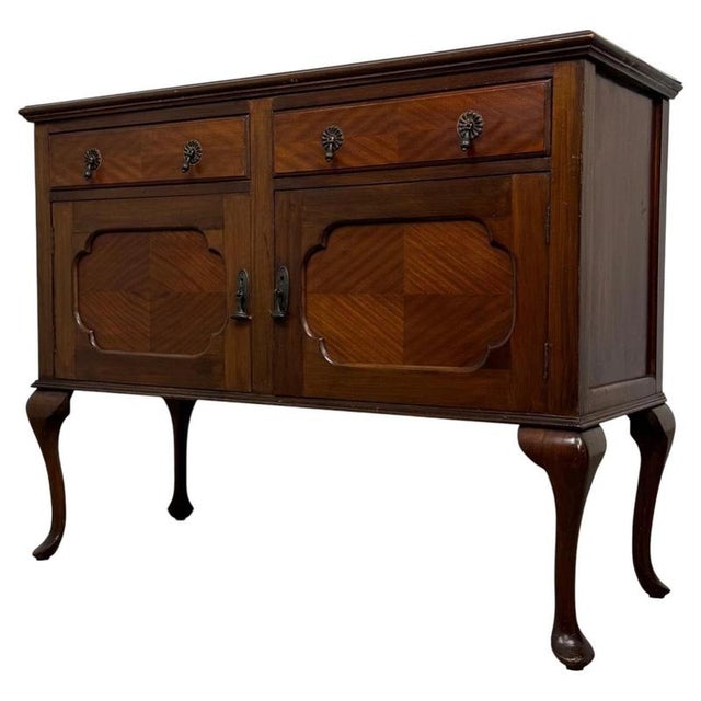 A beautifully crafted early 20th-century English Edwardian sideboard, finely constructed in mahogany and combining elegant...