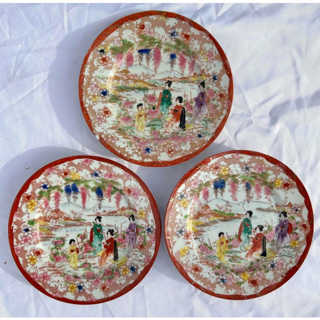 1920s 1920’s Antique Japanese Chinoiserie Hand Painted Traditional Geisha Girl & Pagoda Plates & Small Bowls - A 21 Piece Set For Sale - Image 5 of 10