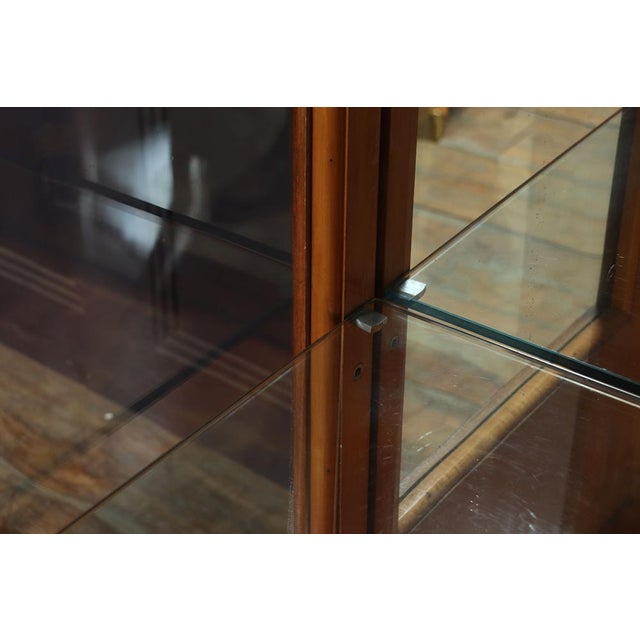 Brown Art Deco French Display Cabinet in Rosewood, 1930s For Sale - Image 8 of 16