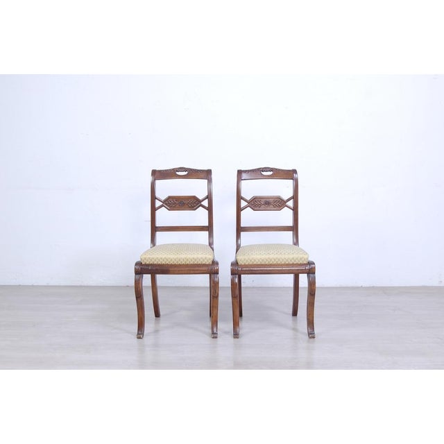 Elegant couple of wooden chairs, design and original production of the early twentieth century. Well-solid wood in wood,...