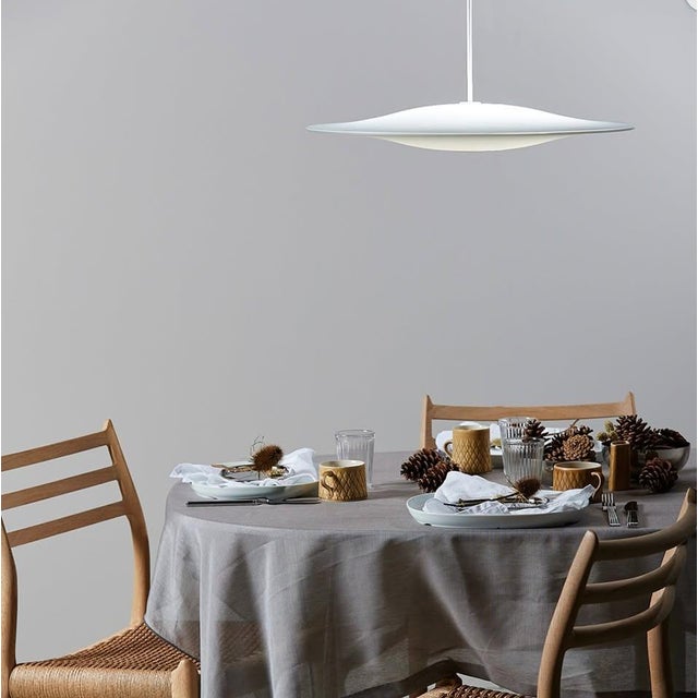 The Piet Hein SINUS 550P OPAL-GLAS Chandelier glass Pendant is a stunning piece of lighting designed by the renowned brand...