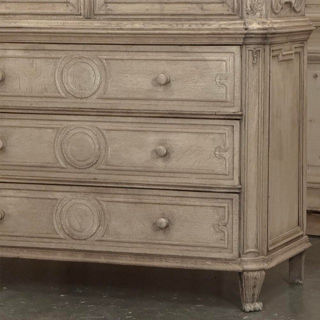 18th Century Liégeois Régence Period Stripped Oak Linen Press For Sale - Image 11 of 18