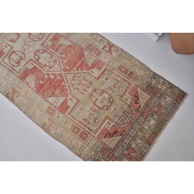 Textile 1950s Bold Medallion Wabi-Sabi Turkish Runner For Sale - Image 7 of 10