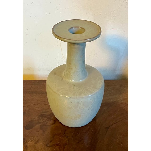 Chinese Celadon Crackle Glaze Mallet Shape Vase - Early 20th Century in the Style of Song Dynasty Imperial Ceramics For Sale In New York - Image 6 of 14