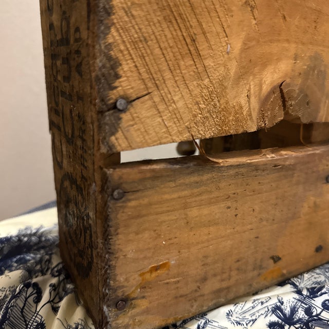 Antique Clicquot Club Ginger Ale Wooden Crate, “Old Eskimo” Graphic, Massachusetts Soda For Sale In New Orleans - Image 6 of 6