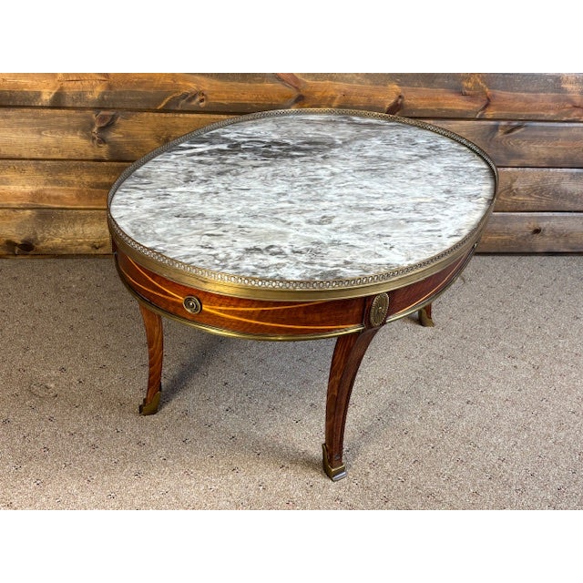 1950s Vintage French Louis XVI Style Oval Coffee Table With Marble Top and Brass Gallery For Sale - Image 5 of 12