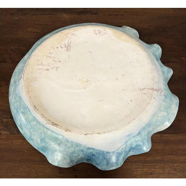 Art Deco ceramic, circa 1940: large, grooved platter with doves, signed. To be identified. Dimensions: 5 cm high x 40 cm...