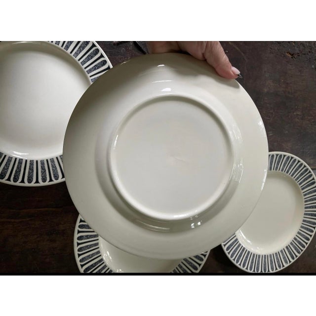Mid Century Modern Set of Four (4) Black and White MCM Paul McCobb 10.25” Plates For Sale - Image 9 of 9