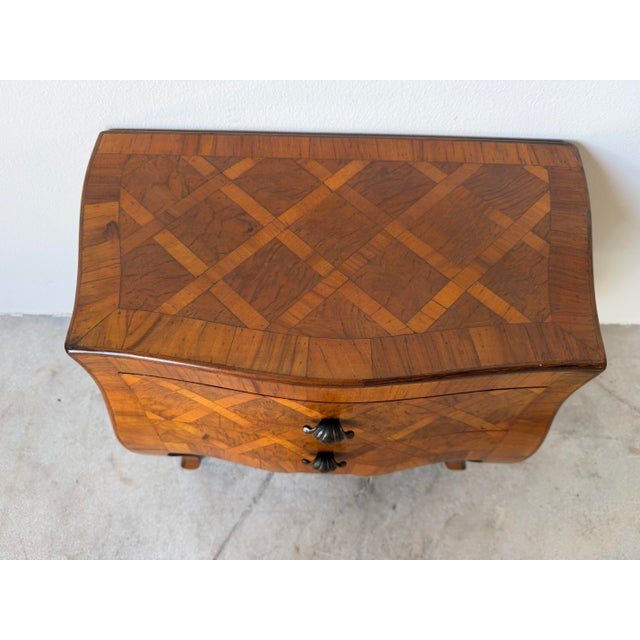 Vintage Italian Burl Olive Wood Parquetry Two-Drawer Miniature Chest With Shell-Form Handles For Sale In Miami - Image 6 of 12