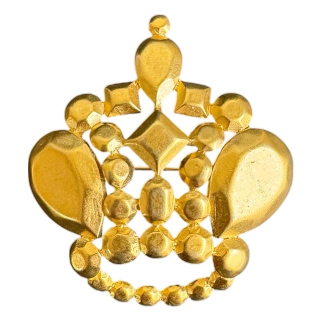 Trifari Gold Crown Brooch Vintage Matte Tm Retro Pin For Sale