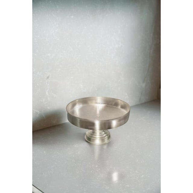 Rl 04 centerpiece & cake stand in silver plated brushed brass by caspal dimensions: ø 20 x h 13 cm. Materials: silver...