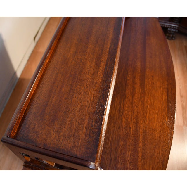 We are pleased to offer this beautiful English Regency Chest of drawers, by Finch Fine Furniture from the 1920s. This...