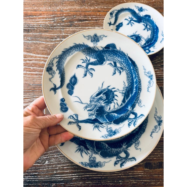 Vintage Mottahedeh Blue Dragon Plates – Set of 3 Graduated Sizes For Sale In Chicago - Image 6 of 12