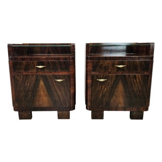 Art Deco Walnut Burl Bedside Tables with Glass Tops and Brass Handles, 1940s, Set of 2 For Sale