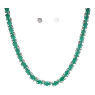 Regal 17.45 Ct Green Onyx Necklace & 1.58 Ct Round Ruby Stud Earrings Jewelry Suite 3 Pieces For Sale