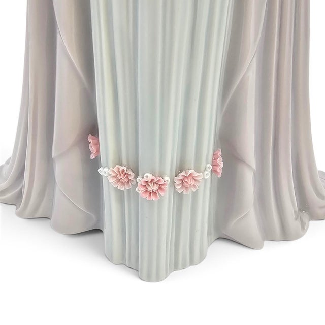 Lladro #1431 the Debutante Elegant Ladies Spanish Porcelain Figurine For Sale - Image 10 of 11