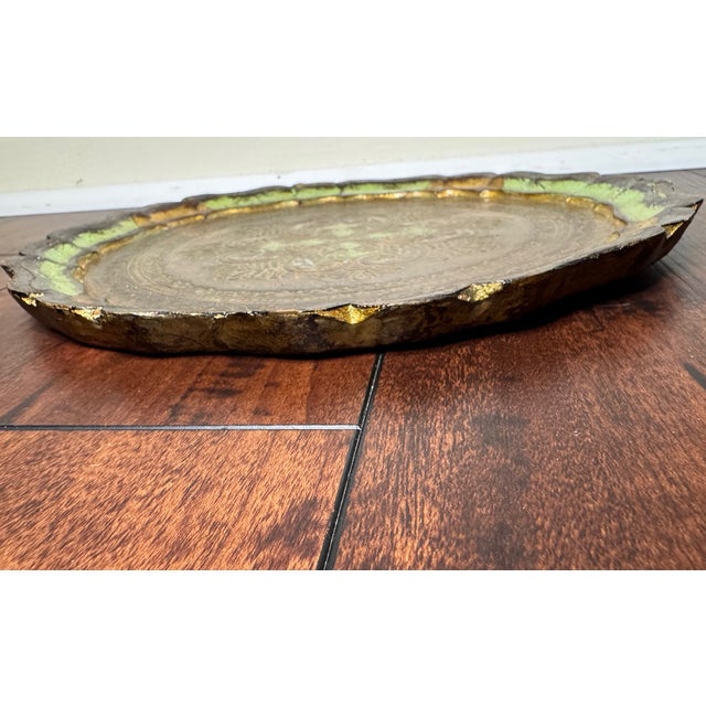 Wood Vintage Italian Florentine Gilt Tray 11 1/8” | Green Gold Round Hollywood Regency Tray For Sale - Image 7 of 10
