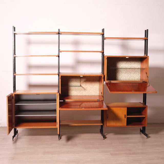 Beautiful freestanding wood and metal bookcase, Italian from the 1960s, with three closed compartments and a compartment...