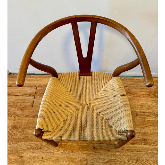 Brown 1970s Pair of Wishbone Chairs in the Manner of Hans J Wegner for Carl Hansen & Sons (Unmarked) For Sale - Image 8 of 11