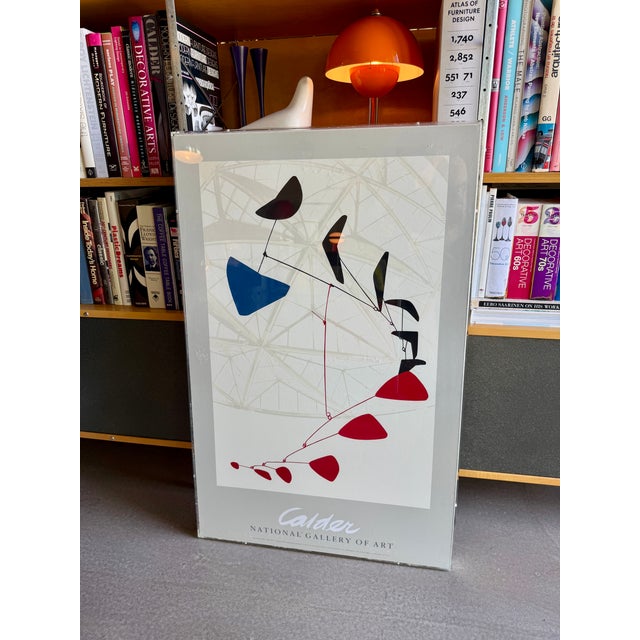 This vintage 1977 lithograph exhibition poster features the work of American sculptor Alexander Calder (1898–1976). The...