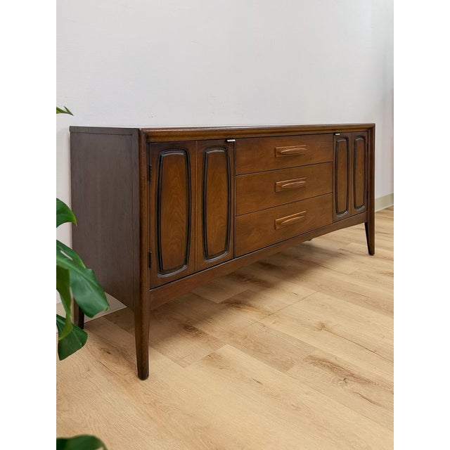 Broyhill Broyhill Emphasis MCM Credenza Sideboard Rare Vintage Collector Retro Furniture For Sale - Image 4 of 13