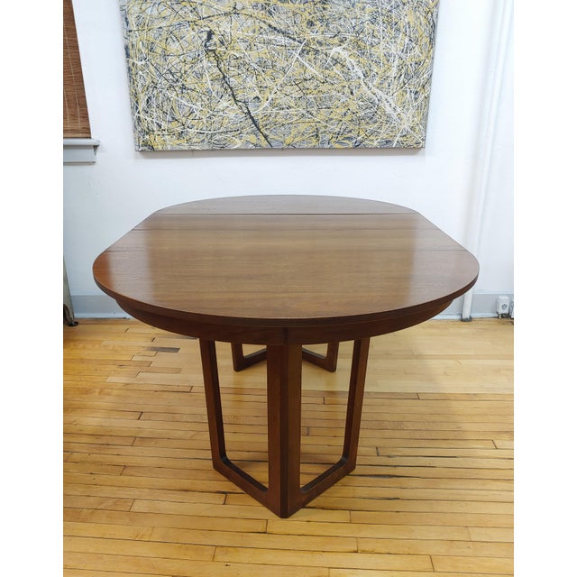 1960s 1964 Broyhill Saga Pedestal Walnut Dining Table With 2 Leaves For Sale - Image 5 of 10