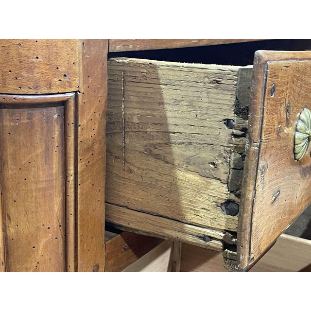 Antique Chest of Drawers in Walnut and Fir, 1700s For Sale - Image 6 of 18