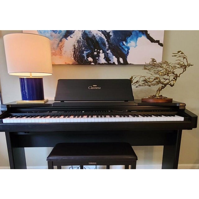 Val's Dollhouse is proud to present this contemporary table lamp from the epitome of preppy: the Kate Spade Company. Stout...