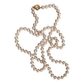 Vintage Pearl Necklace With Gold Tone Clasp For Sale