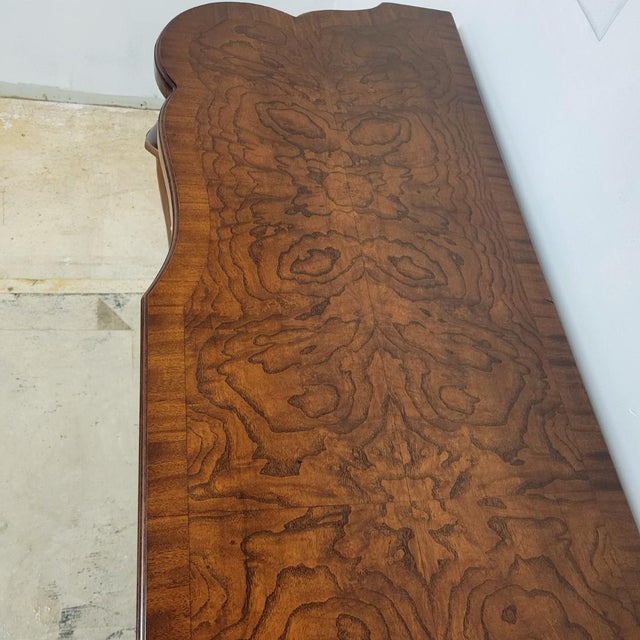 1970s Hekman Oyster Burl Console Table With Queen Anne Legs, Burl Walnut Hall Table For Sale - Image 5 of 10