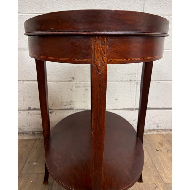 Late 20th Century Vintage Mersman Mahogany Hepplewhite Style Tiered Oval End or Side or Lamp Table For Sale - Image 5 of 14