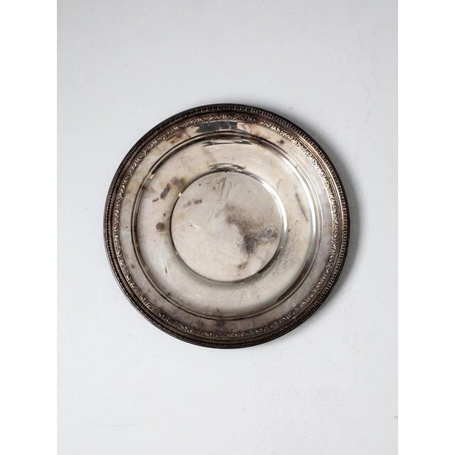This is a vintage Reed & Barton silver-plate tray. The round serving tray features a scroll pattern around the edge. Style...