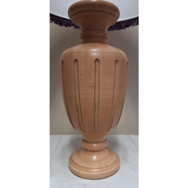 Wood Vintage Italian Table Lamp with Turned and Fluted Pink-Painted Maple Column and Fabric Shade from Lamplove, 1970s For Sale - Image 7 of 11