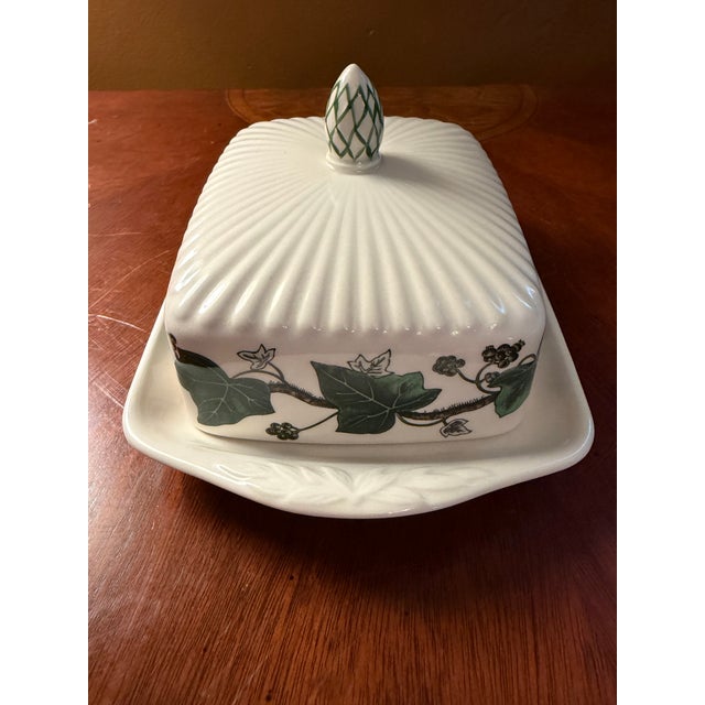 The Vintage Wedgwood Edme Queen's Ware Ivy Covered Butter Dish is a collectible piece originating from England in 1945....