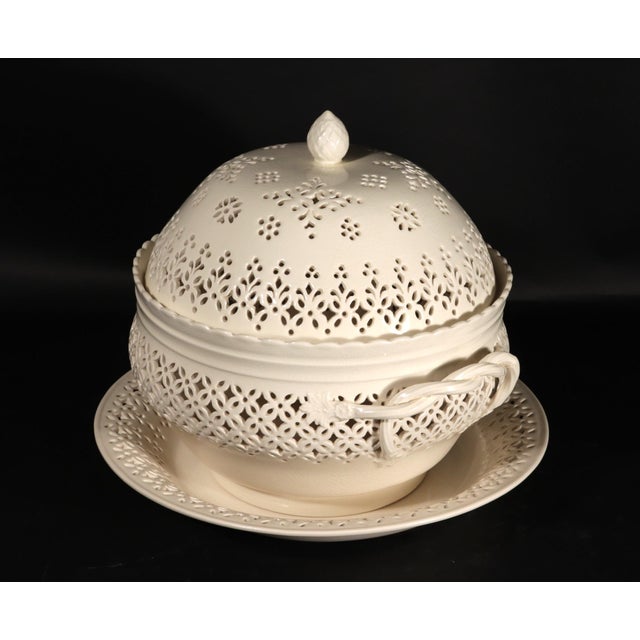 English Creamware Covered Pierced Chestnut Basket and Stand, For Sale - Image 3 of 14