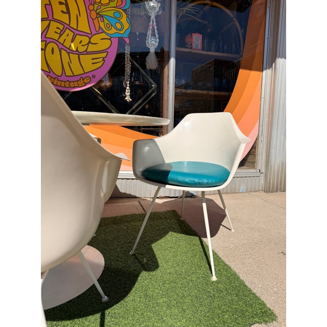 Restored Space-Age Mid-Century Modern Burke Inc. 5-Piece Dining Set (Rare Rod-Legs) For Sale - Image 10 of 18