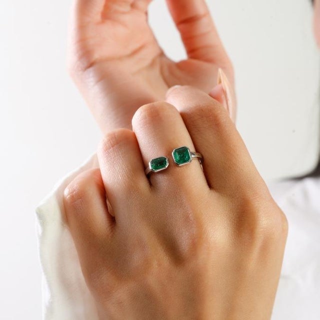 Modern Style 18k Gold Octagon Cut Emerald Toi Et Moi Ring Size 7 For Sale - Image 4 of 13