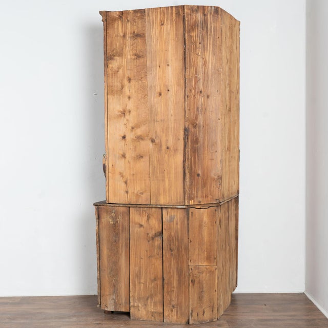 19th Century Swedish Gustavian Bowfront Painted Corner Cabinet For Sale - Image 11 of 11