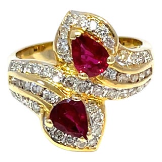 18k Yellow Gold 1.1Ctw Pear-Shaped Rubies & Diamonds Cocktail Ring, Size 7 For Sale