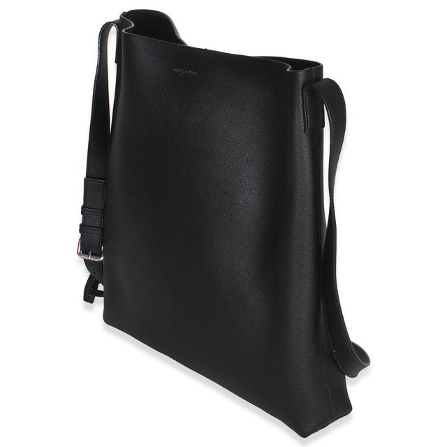 Item #: 150431 Interior Material: Suede MSRP: 2,850 Handbag Closure Type: Open Top Dimensions: 11.25 x 9.5 x 2 in Circa:...