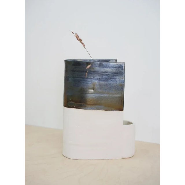 HYDRA_Doki_06 Vase by Emmanuelle Roule Unique piece. Dimensions: Ø 25 x H 32 cm. Materials: Stoneware. Vase made of white...