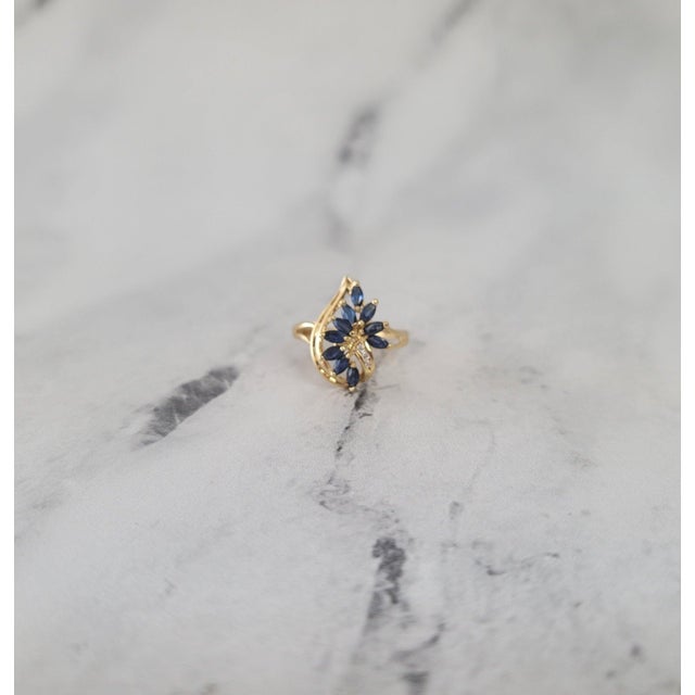One Carat Marquise Sapphire Cluster Ring w. Diamond Cluster 14k Yellow Gold, Size 9 For Sale - Image 4 of 5